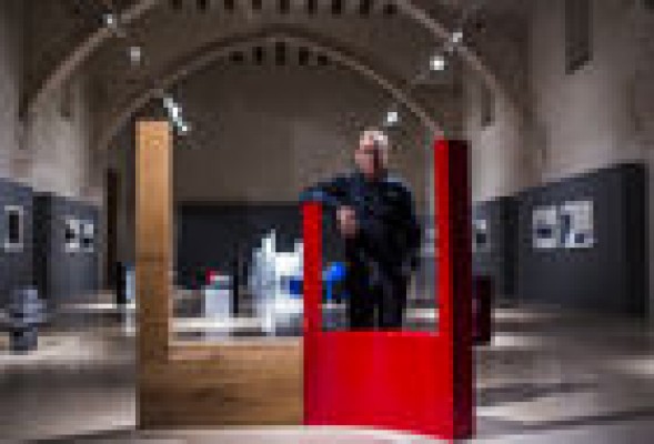 Sebastià Miralles expone esculturas y collages para reflexionar sobre el tiempo y la forma en el arte