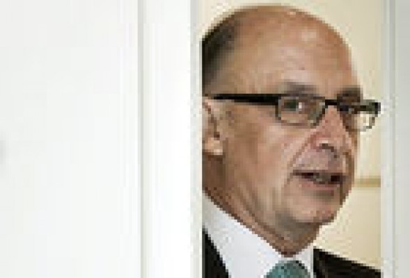 Los patronos estudian cómo reunirse con el ministro Montoro saltándose a Fabra