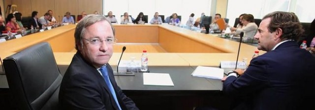 Moragues rectifica y baraja pagar la carrera profesional al personal de la Generalitat en 2015