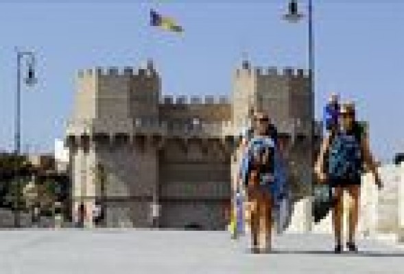 Uno de cada cuatro turistas que llega a Valencia opta por un alojamiento ilegal