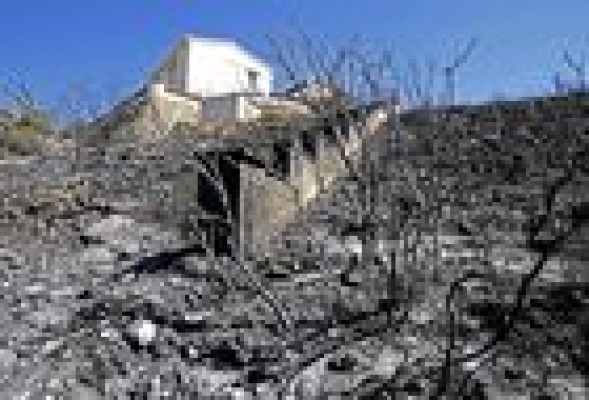 Controlado el incendio del Montgó tras afectar a 444 hectáreas