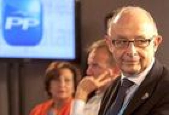 El Consell y los patronos exaltan a Pastor ante el desplante de Montoro