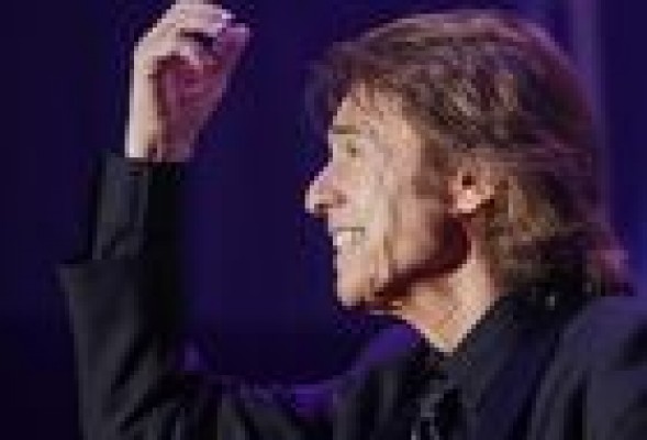 Raphael aplaza sus conciertos en Alicante