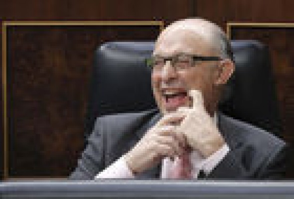El 'sadismo' de Montoro y el recurso a la tasa valenciana a los bancos