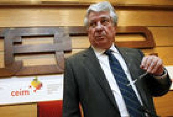 Arturo Fernández devolverá 37.000 euros de su tarjeta de Caja Madrid