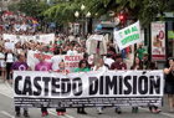 Más de un millar de alicantinos salen a la calle para pedir a gritos la dimisión de Castedo