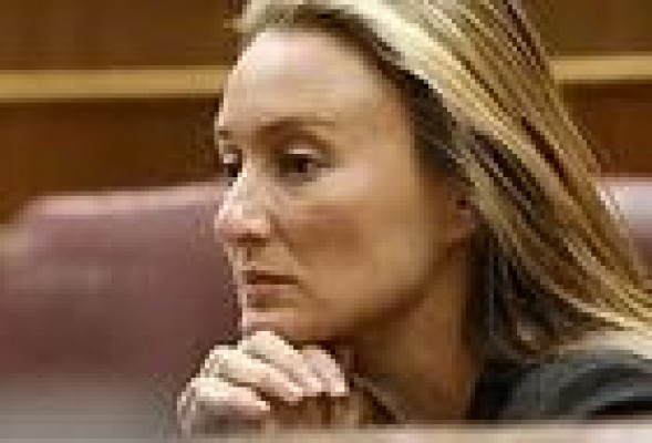 Andrea Fabra desobedeció al PP y firmó el indulto de su padre