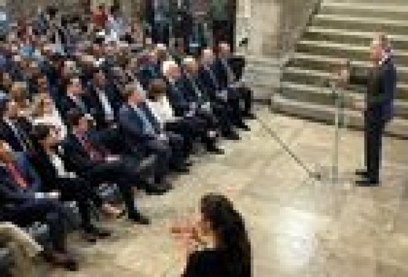 Las concesionarias de servicios públicos reciben una avalancha de currículum de altos cargos