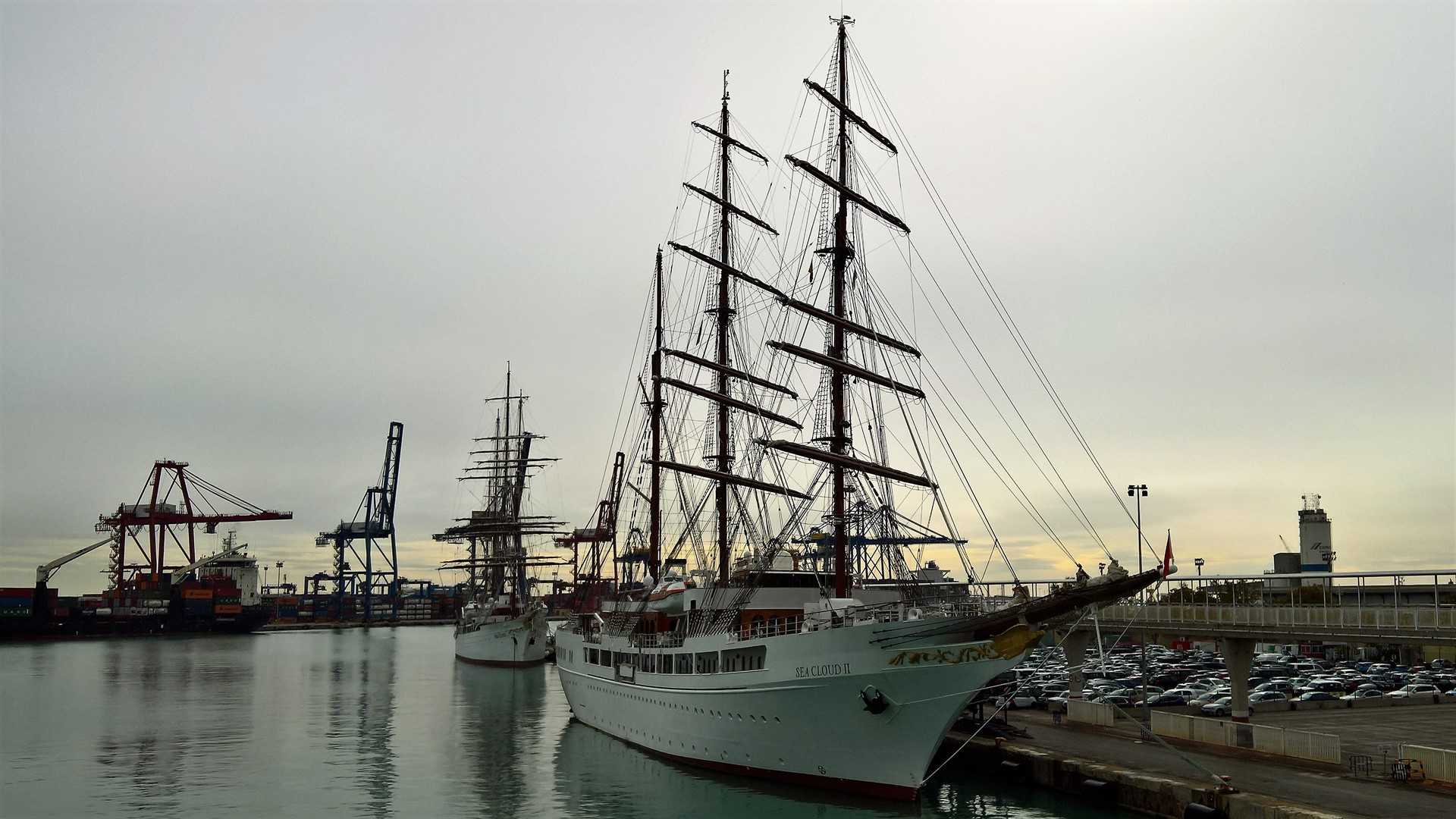 El puerto de València acoge 9 escalas de cruceros en 48 horas y prevé cerrar 2018 con 443.500 pasajeros