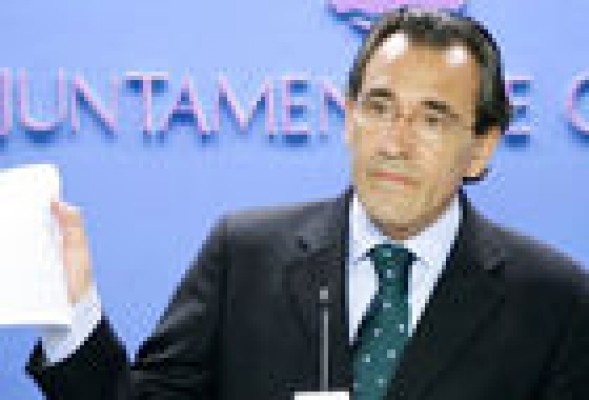 Una juez imputa a Torró por desobediencia a la orden de readmitir a las trabajadoras de las Escoletes