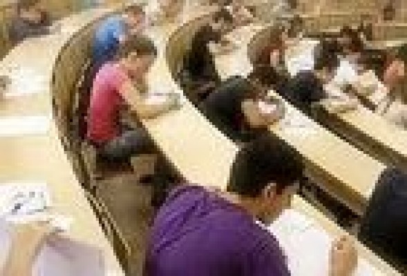 La Comunitat Valenciana y otras 14 autonomías congelan las tasas universitarias