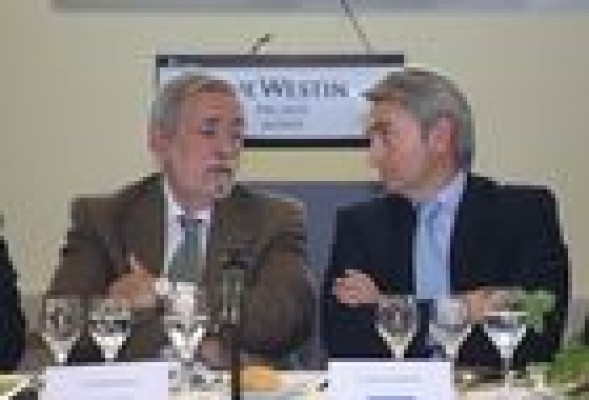 Beteta admite ante los empresarios la 