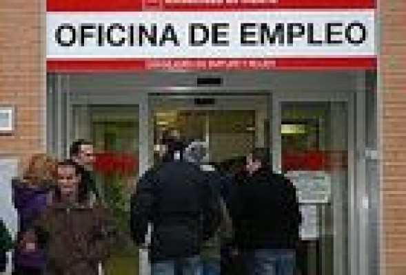 El paro registra una caída récord de 195.200 personas y se crean 151.000 empleos