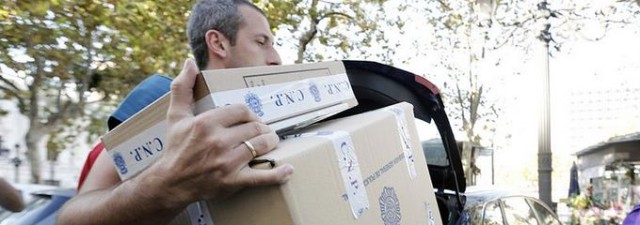 La policía judicial deja las oficinas de Atitlán en Valencia tras ocho horas de registro