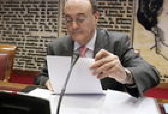 Tarjetas black: el gobernador Linde estudiará la responsabilidad del Banco de España