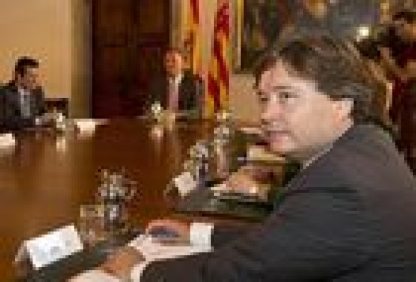 El Consell deja fuera a la AVL de la ley de símbolos en beneficio de la secesionista RACV