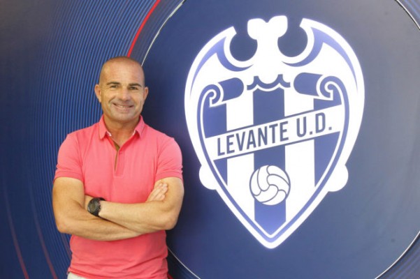 Paco López regresa a Vila-real por la puerta grande