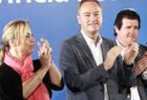 Fabra asegura que José Císcar ya ha hablado con Sonia Castedo sobre su futuro y ella lo niega