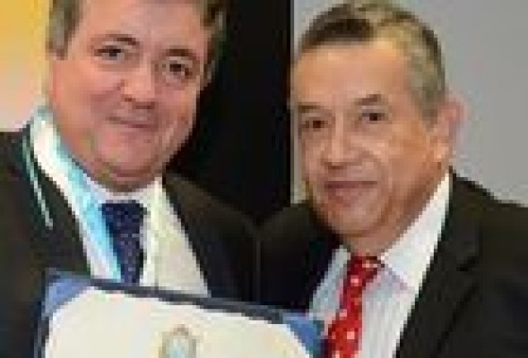 César Belda recibe la Gran Cruz al Mérito Notarial 