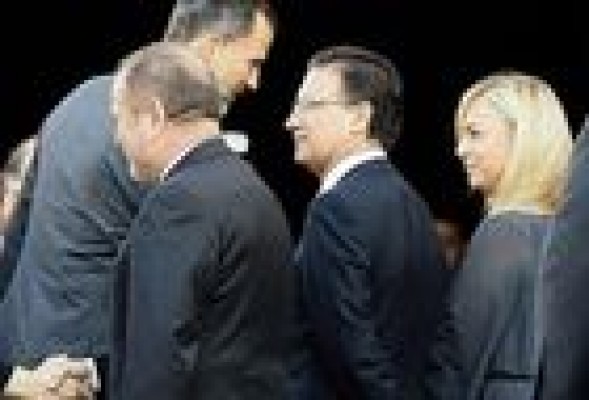 El Rey inaugura el Congreso de Empresa Familiar con la presencia de la imputada Castedo