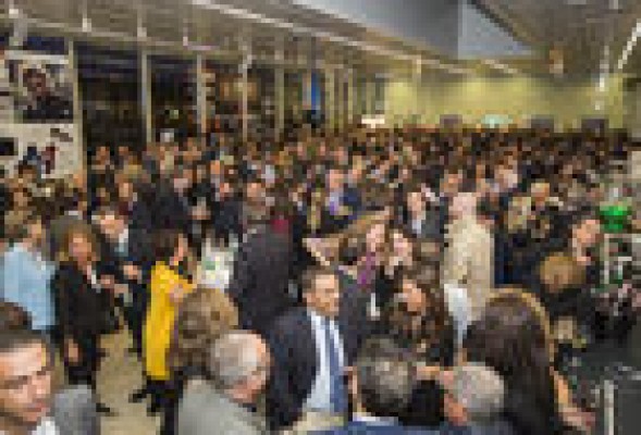 Cerca de mil invitados recibieron ayer a Plaza, revista mensual de Valencia Plaza