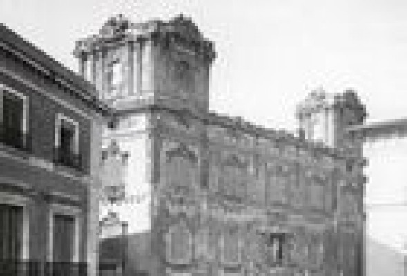 El González Martí celebra su 60 aniversario con una exposición de su álbum de fotografías