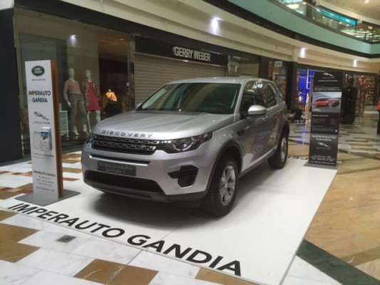 Imperauto expone el nuevo Land Rover Discovery Sport Dynamic en el centro comercial Portal de la Marnia