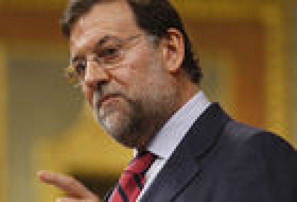 Rajoy plantea reformar la Constitución pero no solo con el PSOE
