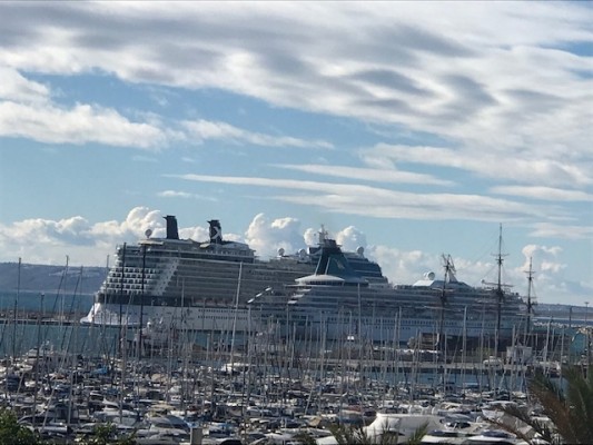 Otros dos cruceros cierran un octubre de récord en Alicante con 16.000 visitantes