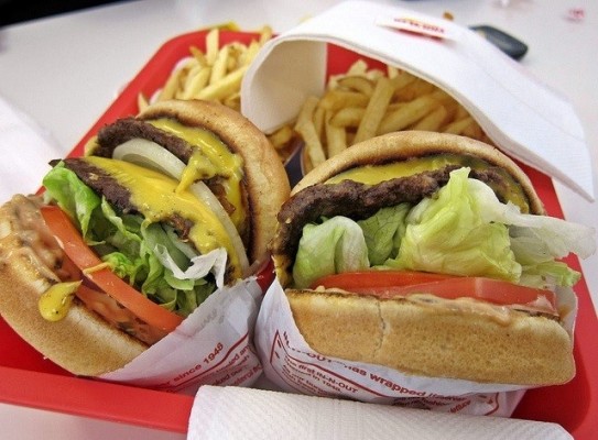 Experta alerta de que la comida rápida también puede ocasionar trastornos digestivos, renales y hepáticos