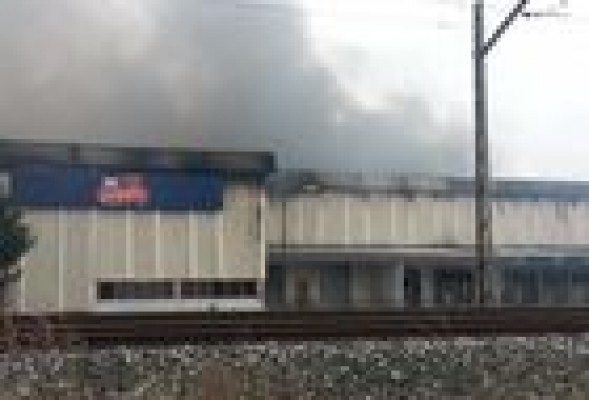 Un incendio calcina la planta de Campofrío en Burgos
