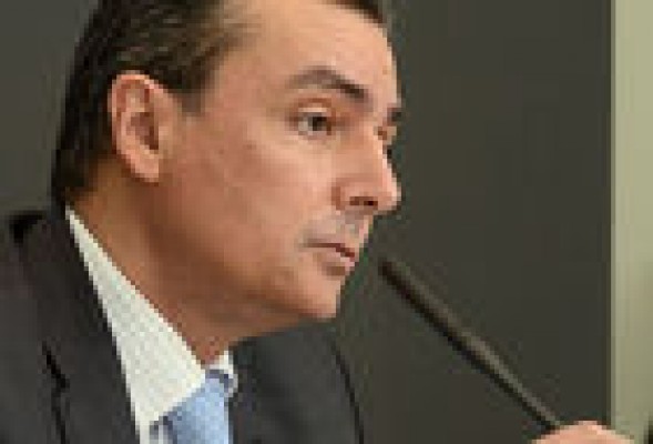 Navarro (CEV) pide que el puerto de Valencia se centre en captar clientes