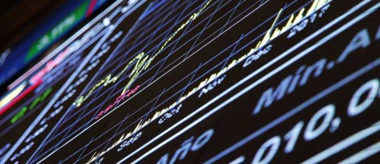 Octubre se 'come' un 5,3% de un Ibex 35 que cierra por debajo de los 8.900 puntos