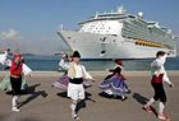Lufthansa estudia acuerdos con las compañías de cruceros en Valencia para atraer pasajeros extranjeros