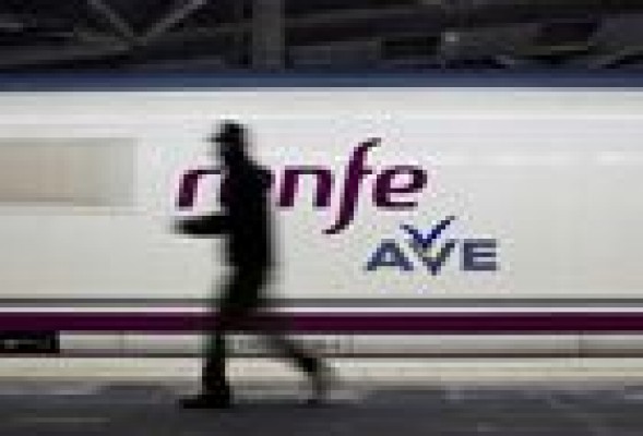 Fomento arranca el proceso para elegir al primer operador que competirá con Renfe en el AVE a Valencia