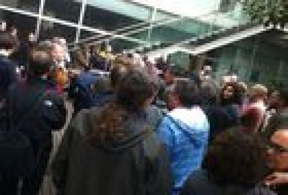 Iniciativa insta al Bloc a solucionar sus problemas para desbloquear la situación