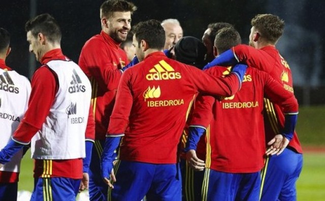 La selección se solidariza con los familiares de las víctimas de Bruselas
