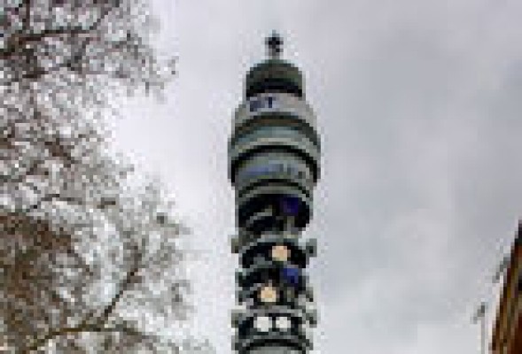 Telefónica y BT inician un romance aunque la subida al altar todavía está muy lejos