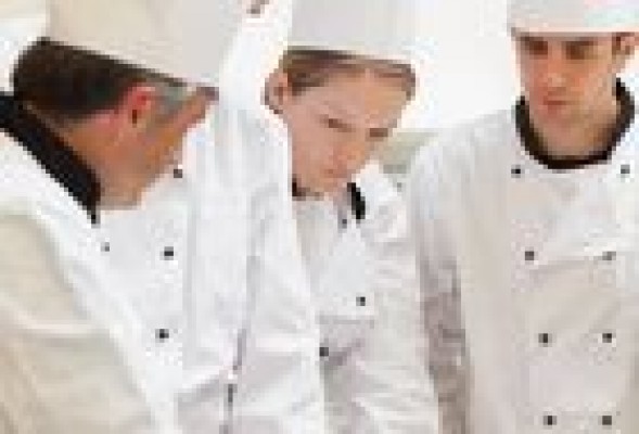 Burbuja entre fogones: la oferta local de formación en gastronomía se dispara