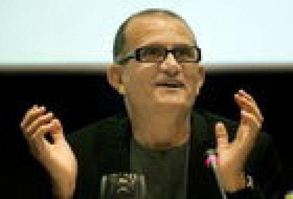 Artistas y críticos defienden a Cortés y dicen que la polémica con Navarro está 