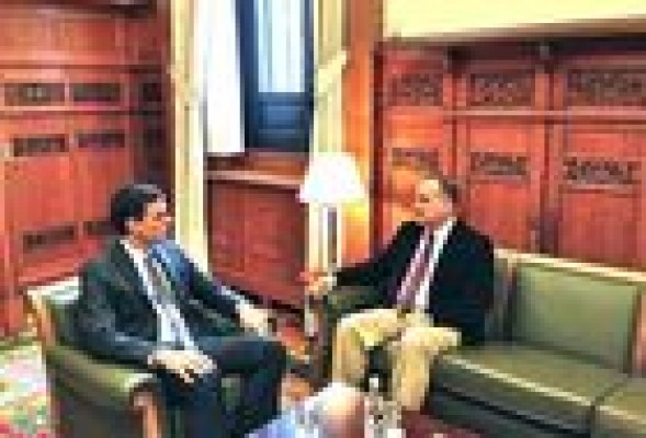 Calabuig se reúne con Pedro Sánchez y le traslada la necesidad de que Valencia reciba inversiones