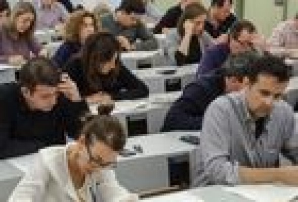 Empleados de CaixaBank se examinan en la Comunitat de un posgrado en asesoramiento financiero