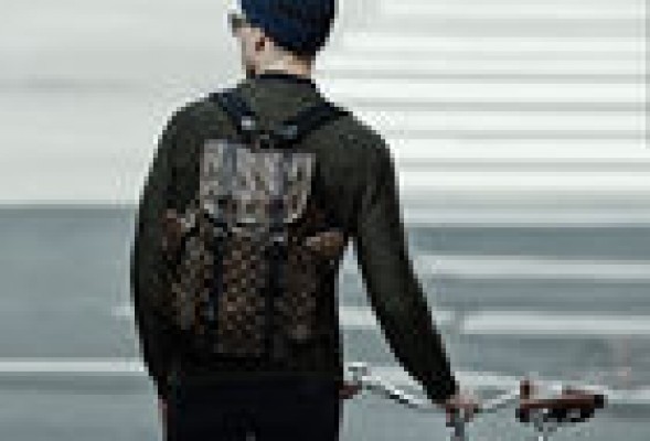 Las grandes firmas de moda para hombre convierten la mochila en un producto de lujo