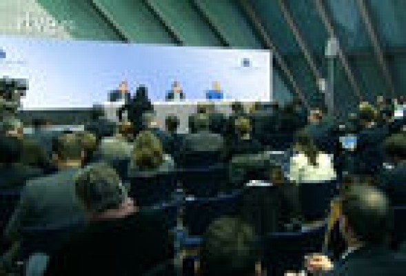 Mario Draghi enfría las expectativas y las bolsas comienzan a bajar con fuerza