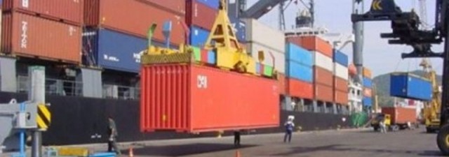 Crisis en el Puerto de Valencia: el convenio de la estiba salta por el aire