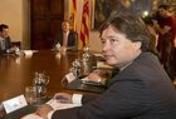 Santamaría asegura que Rafael Piqueras sigue con sus funciones como policía