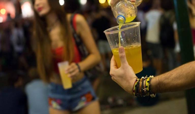 Ocho reyertas y 28 actas por consumo de alcohol durante la noche de Halloween en València