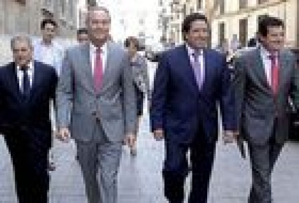 Fabra cita a comer a Rus, Císcar y Moliner para frenar la crisis en el PPCV