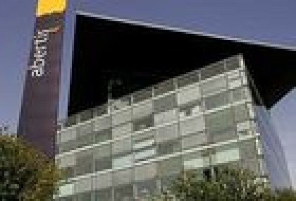 Abertis Telecom estudia la compra de torres de telefonía móvil en Italia
