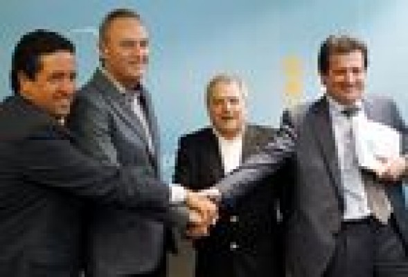 Fabra se rinde y escenifica una frágil tregua con los barones provinciales del PP